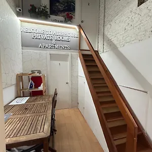  Séjour chez l'habitant Airbhouse Private &